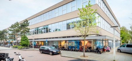 Front of building helmholtzstraat