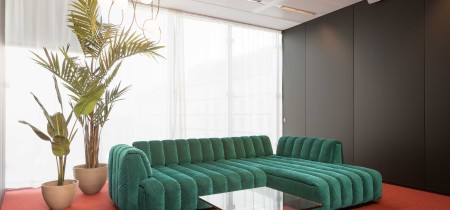 couch in office da vincilaan