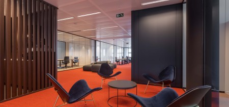 relaxing space with chairs da vincilaan