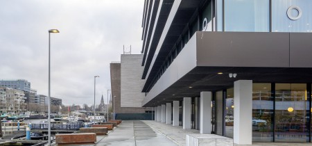 Front of building Grote Bickersstraat