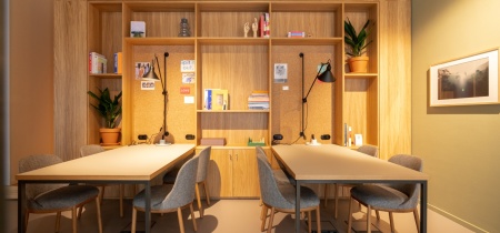 Private space with two tables Gaston Crommenlaan 8