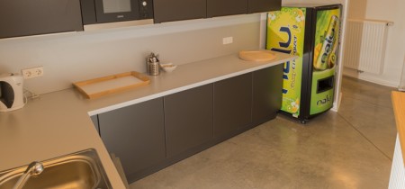 Kitchen pantry with sodamachine
