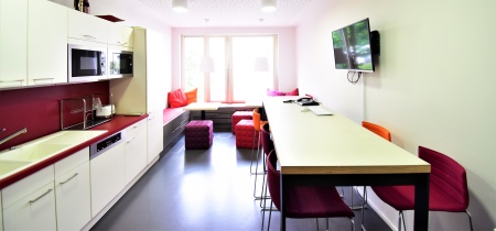 Red White Kitchen and lunch area Oberwallstraße 23-24