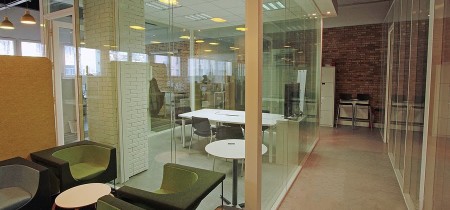Meeting room in glass 83 rue Gabriel Péri