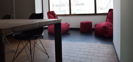 Via Leonardo da Vinci 4 sitting corner