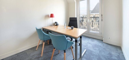 small office at 52 Boulevard Sébastopol