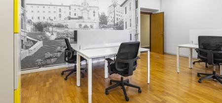 Small open office with seperated workplaces Piazza del Popolo 18