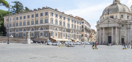 pedestrianised square next to Piazza del Popolo 18