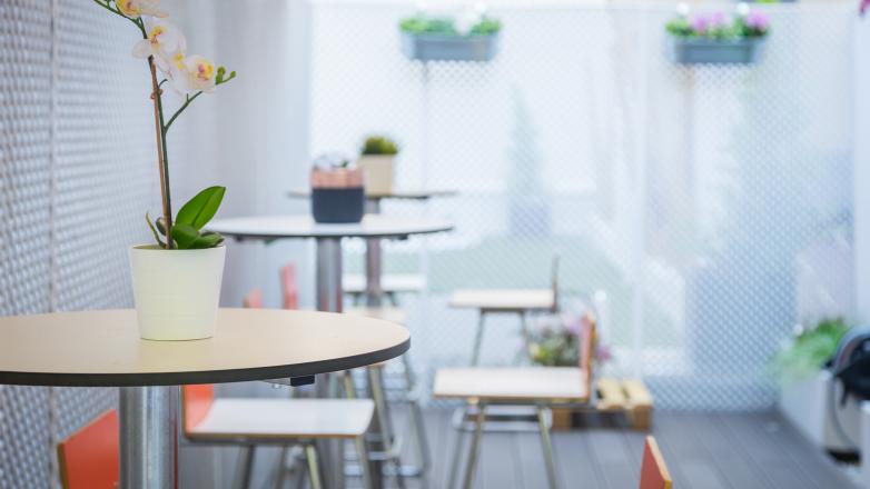 standing lunch-/short meeting tables