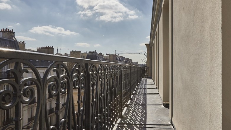 balcony 10 rue de la Boétie