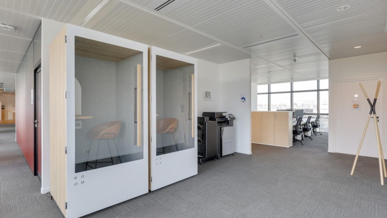 call box 11 Boulevard Romain Rolland