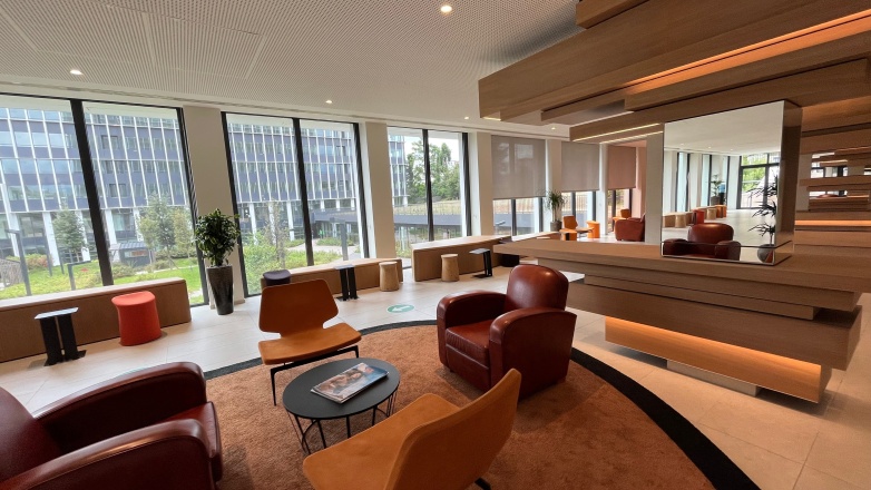 waiting area 11 avenue Dubonnet