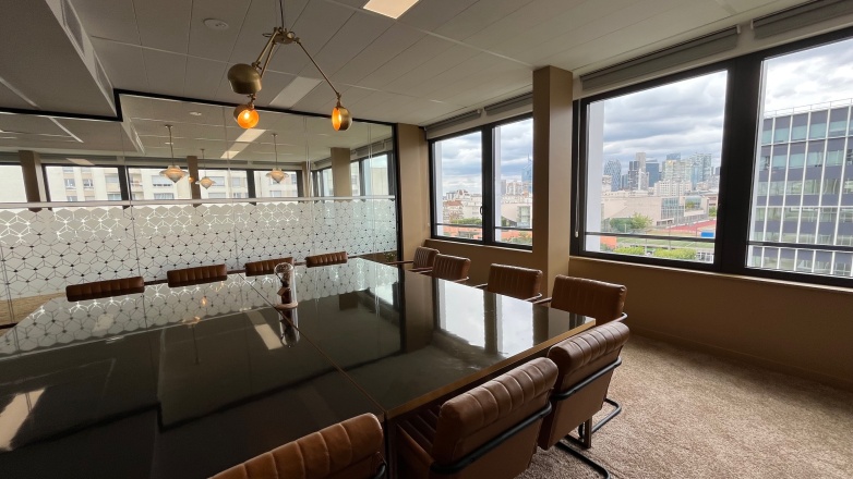 big meeting room 11 avenue Dubonnet