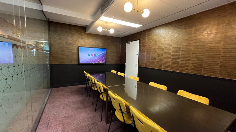 big meeting room 11 avenue Dubonnet