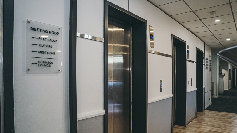 elevator 12-14 Rond-Point des Champs-Élysées