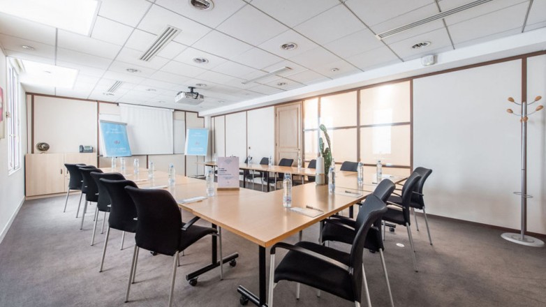 Meeting room 121 Avenue de Champs Elysées