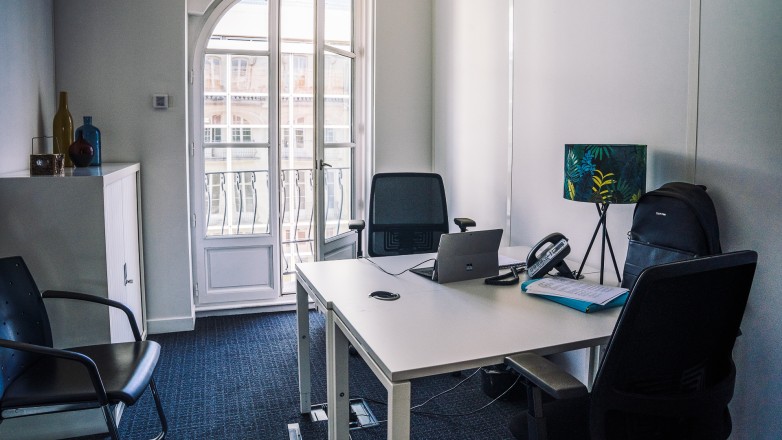 little office space 140 Rue de Rennes