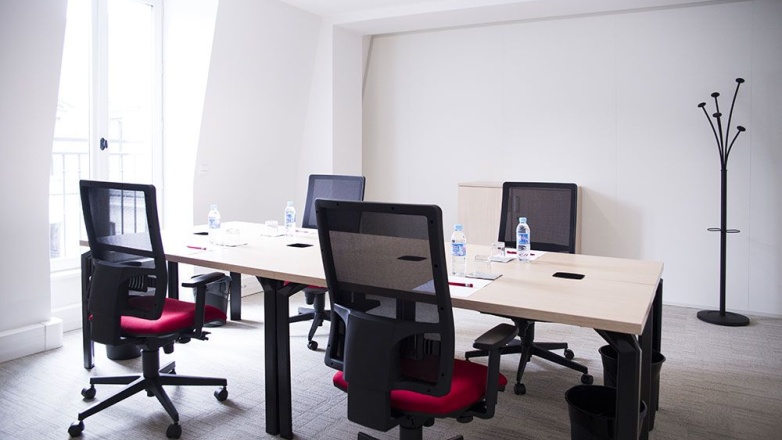 4 workstation 15-17 rue Scribe