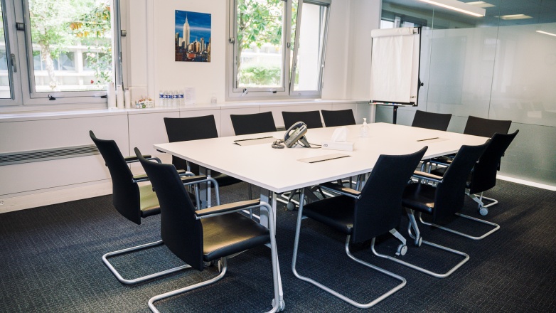 meeting room 183 Avenue Charles de Gaulle