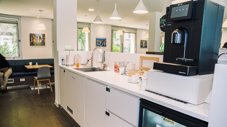 coffee area 183 Avenue Charles de Gaulle