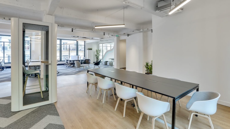 phonebooth 19 rue Poissonnière 