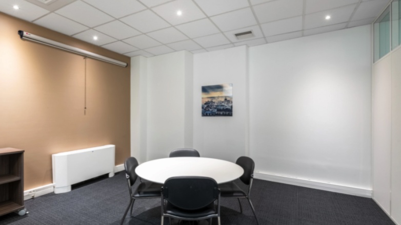 little meeting room 28 Rue de l'Amiral Hamelin