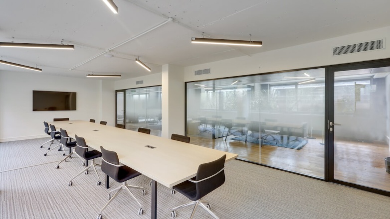 big meeting room 3 rue des Graviers