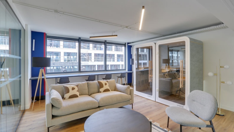 phonebooth 3 rue des Graviers