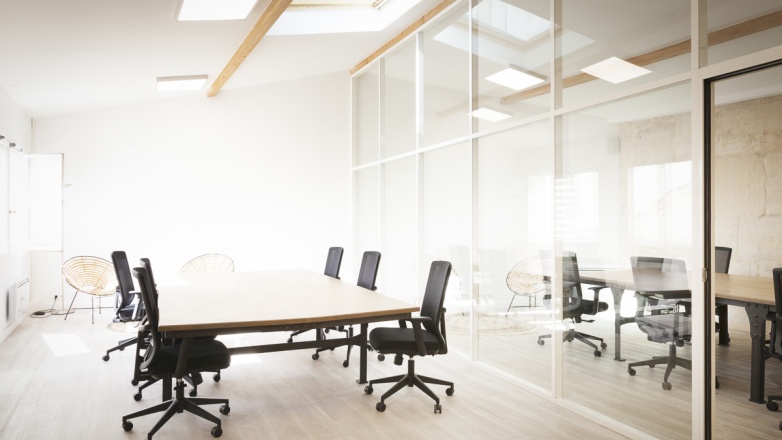 open area 52 boulevard Voltaire