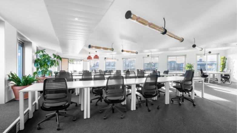 open space 54-56 Avenue Hoche