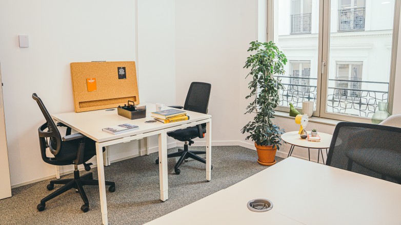 private office 54 Rue de Londres