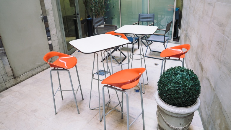 break area 57 Rue d'Amsterdam