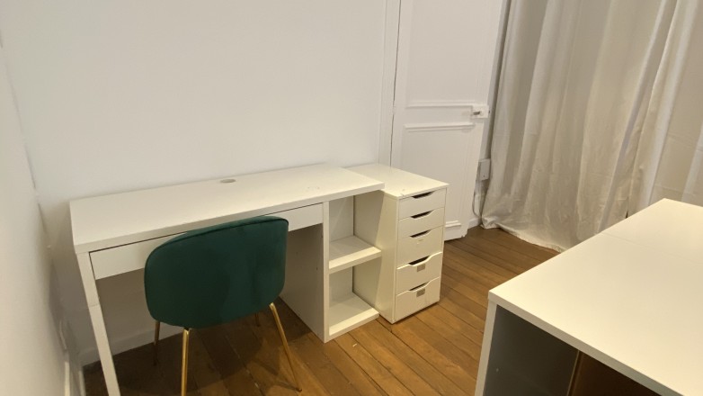 one desk 5 rue Pierre Chausson