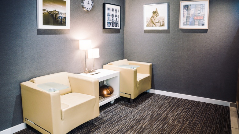 waiting area 72 rue du Faubourg Saint Honoré 