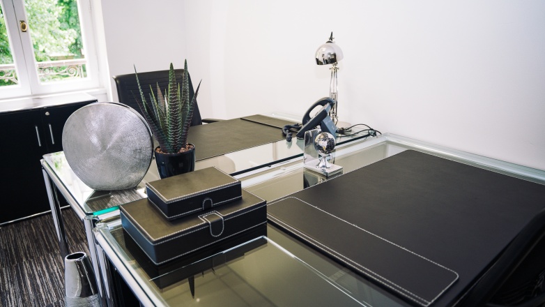 desk 72 rue du Faubourg Saint Honoré 