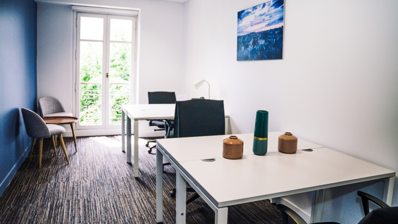 luminous office 72 rue du Faubourg Saint Honoré 