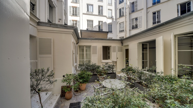 Courtyard 80 rue de Miromesnil