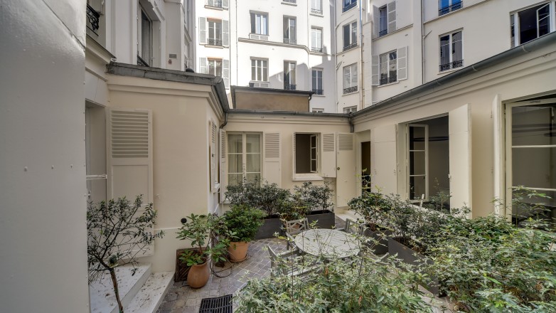 Courtyard 80 rue de Miromesnil