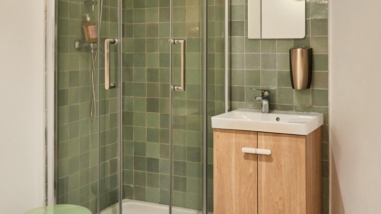 bathroom 9 rue des Filles Saint Thomas