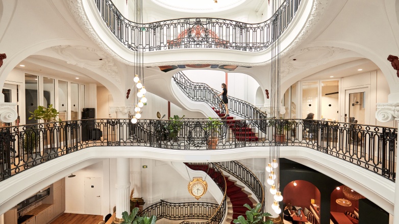 big entrance 9 rue des Filles Saint Thomas