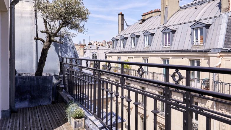 balcony 9 rue des Filles Saint Thomas