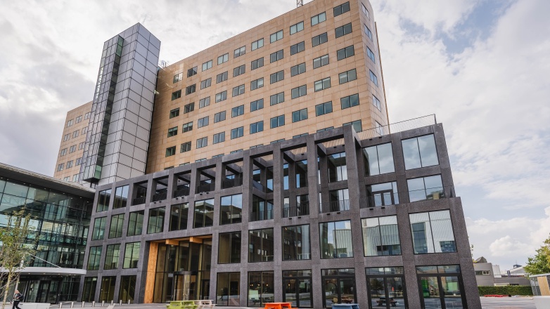 Photo 1 de Basisweg 30 à Amsterdam