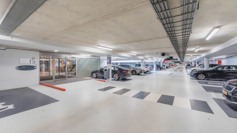 Parking garage