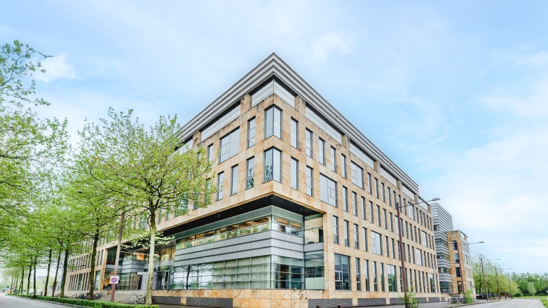 Foto 1 van John M.Keynesplein 1-27 in Amsterdam