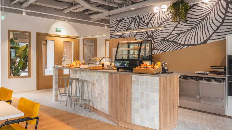 Communal space in office building 