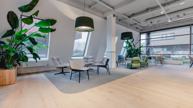 Communal space in office building 