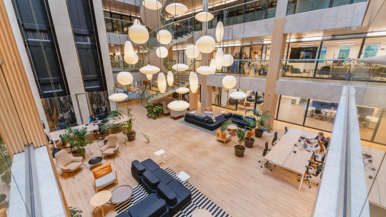 Foto 1 der Koningin Wilhelminaplein 1 in Amsterdam