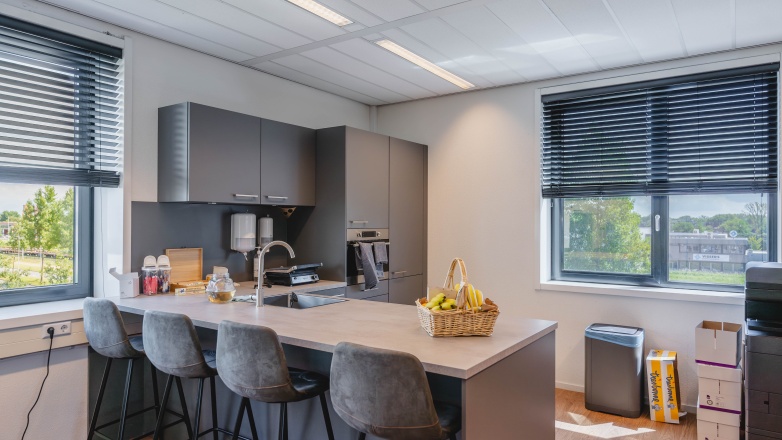 Foto 12 van Waalhaven Oostzijde 83 in Rotterdam