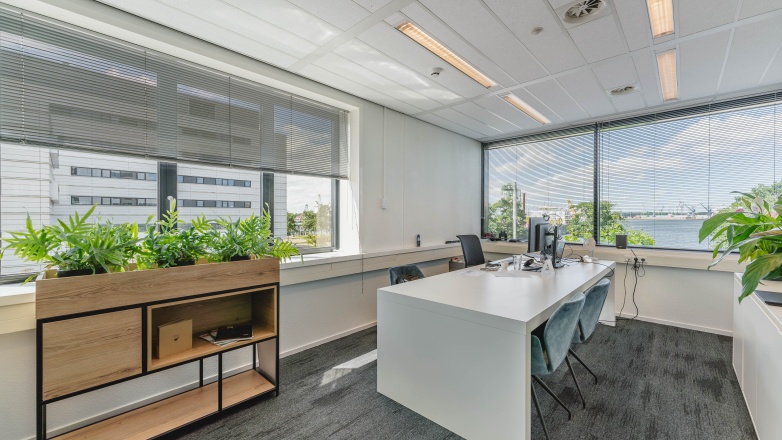 Foto 19 van Waalhaven Oostzijde 83 in Rotterdam