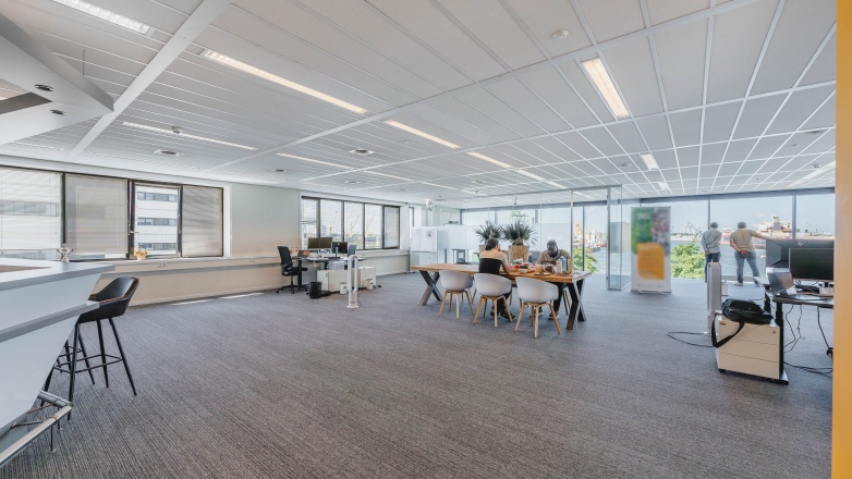 Foto 2 van Waalhaven Oostzijde 83 in Rotterdam